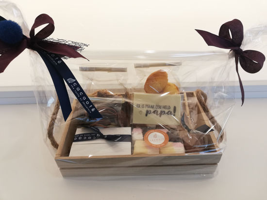 Afbeeldingen van Houten bakje 28.35€